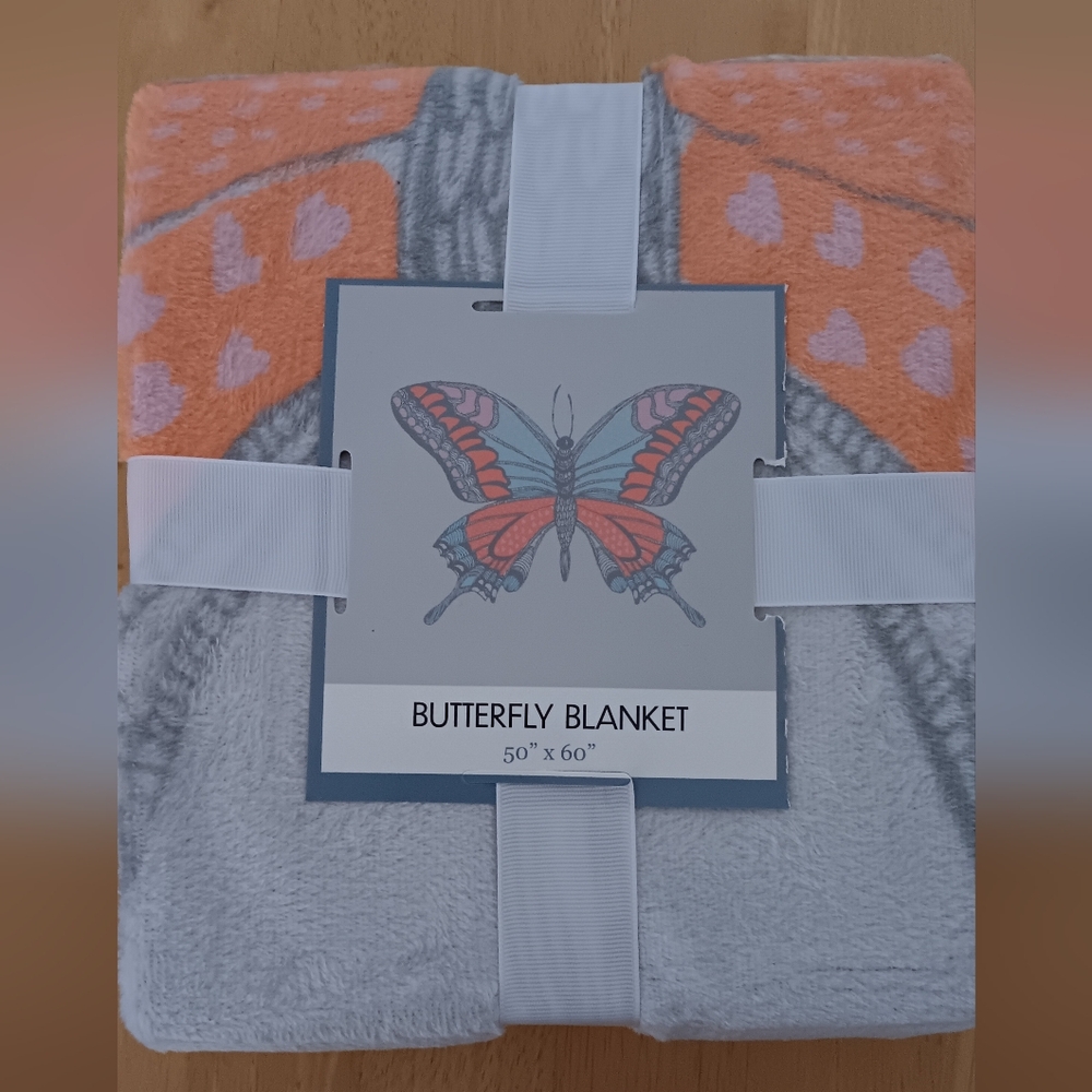 NEW Butterfly Fleece Blanket 50 x 60 - Picture 2 of 3